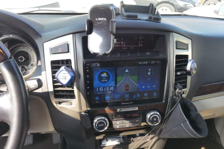 Used Mitsubishi Pajero  Audio And AC Panel
