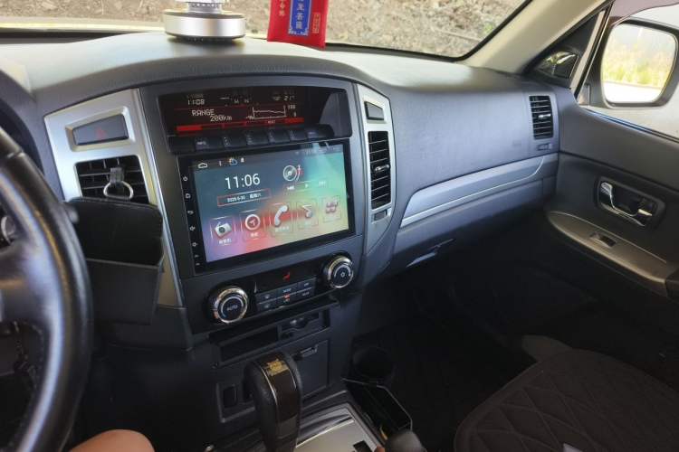 Used Mitsubishi Pajero 2018 3.0L Automatic Standard Edition Audio And AC Panel