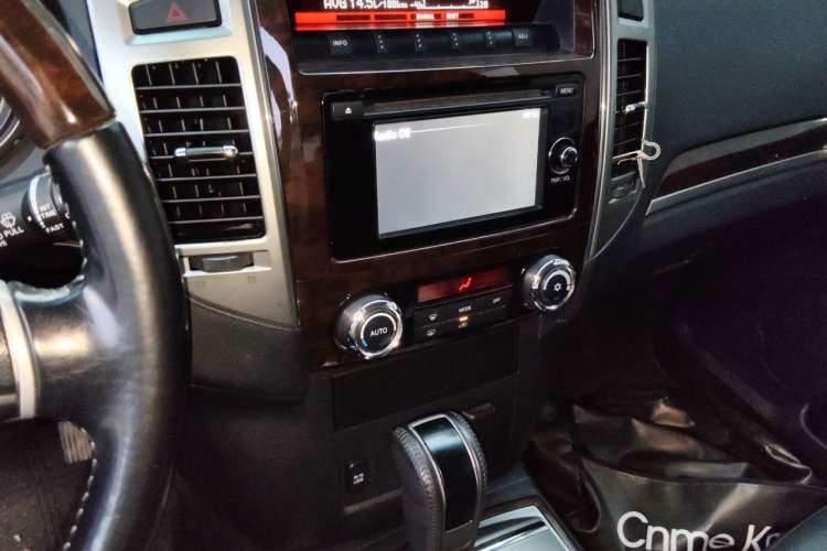 Used Mitsubishi Pajero  Audio And AC Panel