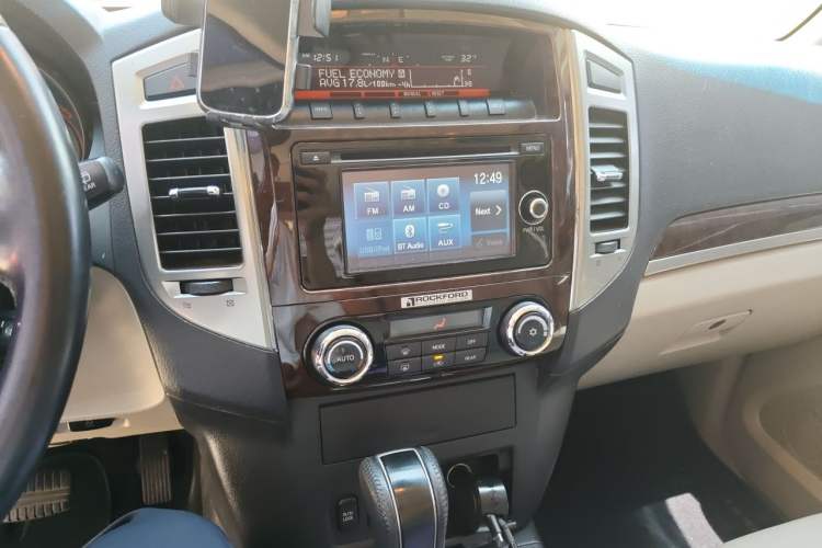 Used Mitsubishi Pajero  Audio And AC Panel