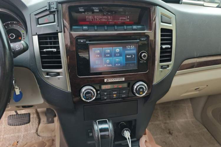 Used Mitsubishi Pajero  Audio And AC Panel