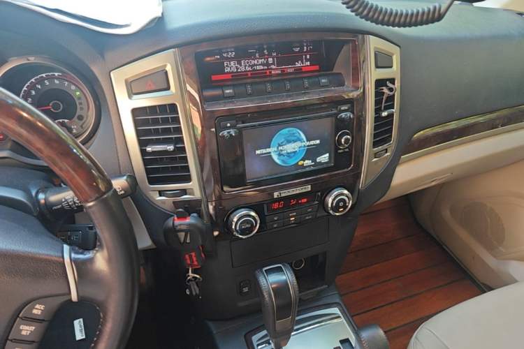 Used Mitsubishi Pajero 2018 V97 3.8L 5-Door GLS Sunroof – Middle East Audio And AC Panel