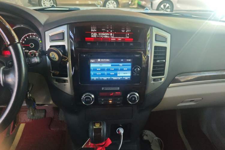 Used Mitsubishi Pajero  Audio And AC Panel