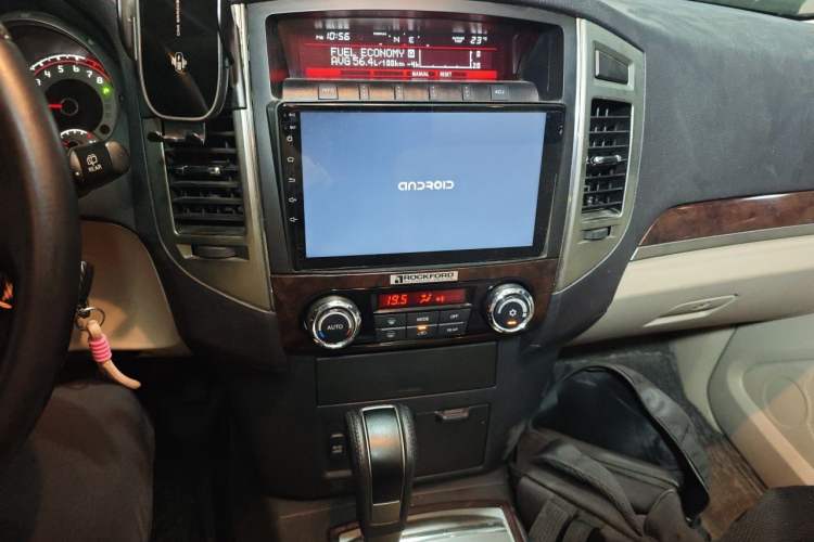 Used Mitsubishi Pajero  Audio And AC Panel