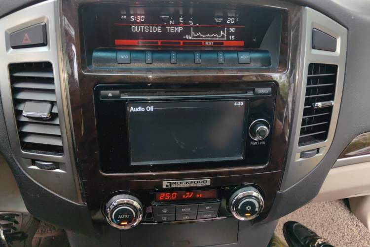 Used Mitsubishi Pajero 2018 V97 3.8L 5-Door GLS Sunroof – Middle East Audio And AC Panel