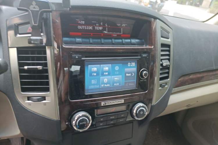 Used Mitsubishi Pajero 2018 V97 3.8L 5-Door GLS Sunroof – Middle East Audio And AC Panel