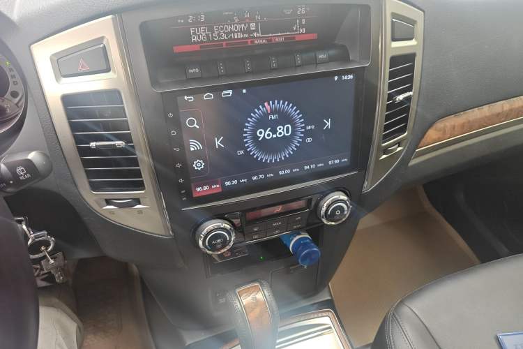 Used Mitsubishi Pajero 2018 3.0L Automatic Prestige Edition Audio And AC Panel