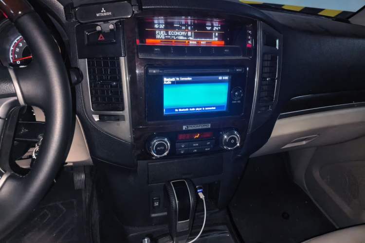 Used Mitsubishi Pajero  Audio And AC Panel