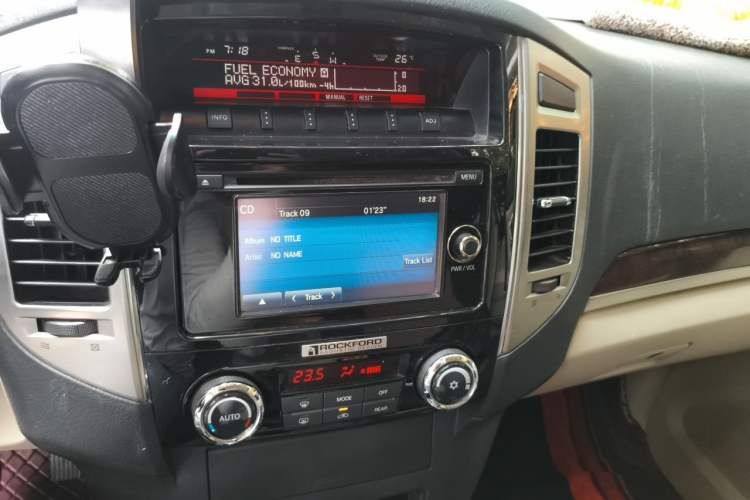 Used Mitsubishi Pajero  Audio And AC Panel