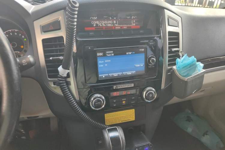 Used Mitsubishi Pajero  Audio And AC Panel