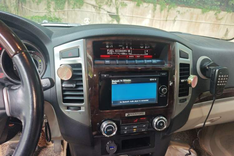 Used Mitsubishi Pajero 2018 V97 3.8L 5-Door GLS Sunroof Single-Difference Model – Middle East Audio And AC Panel