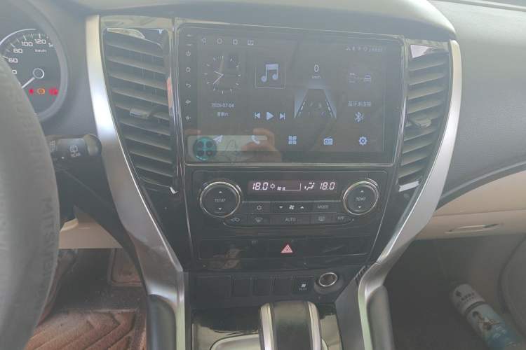 Used Mitsubishi Pajero  Audio And AC Panel
