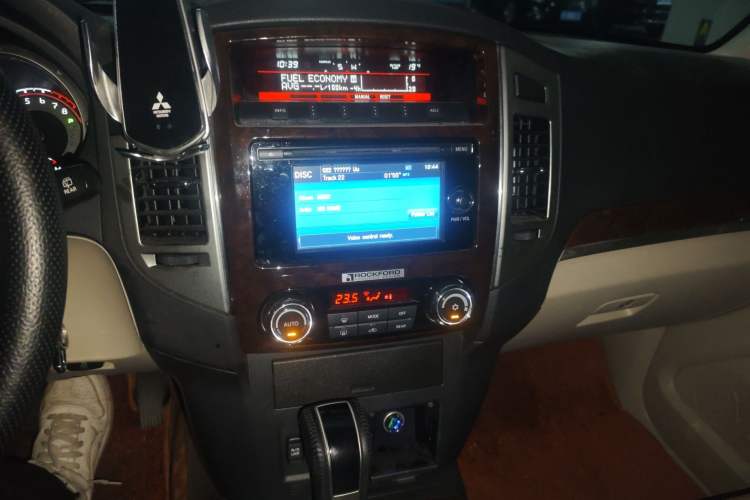 Used Mitsubishi Pajero 2018 V97 3.8L 5-Door GLS Sunroof Single-Difference Model – Middle East Audio And AC Panel