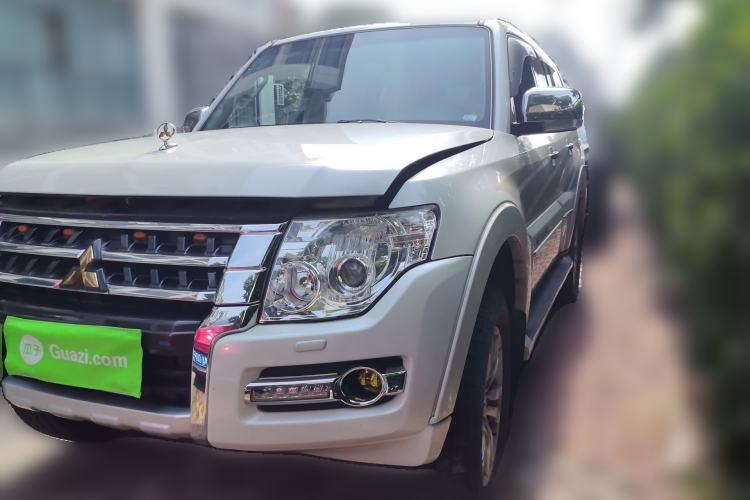 Used Mitsubishi Pajero 2018 V97 3.8L 5-Door GLS Sunroof – U.S. Specification Guazi used car, China used car export, Used car for sale, Used cars, Cheapest cars for sale
