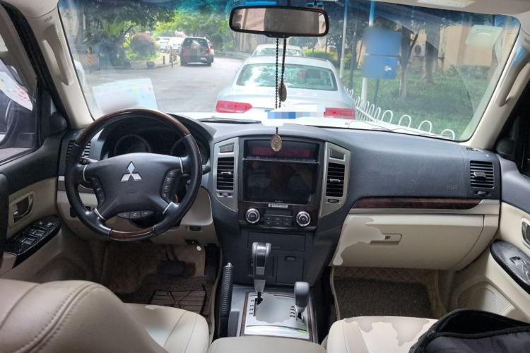 Used Mitsubishi Pajero 2018 V97 3.8L 5-Door GLS Sunroof – Middle East Center Console