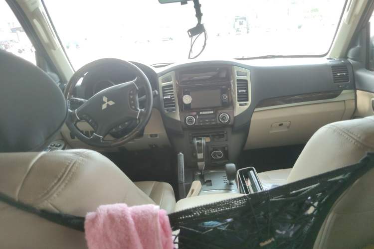 Used Mitsubishi Pajero 2018 V97 3.8L 5-Door GLS Sunroof – Middle East Center Console