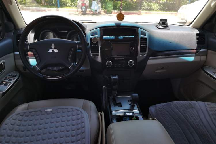 Used Mitsubishi Pajero  Center Console