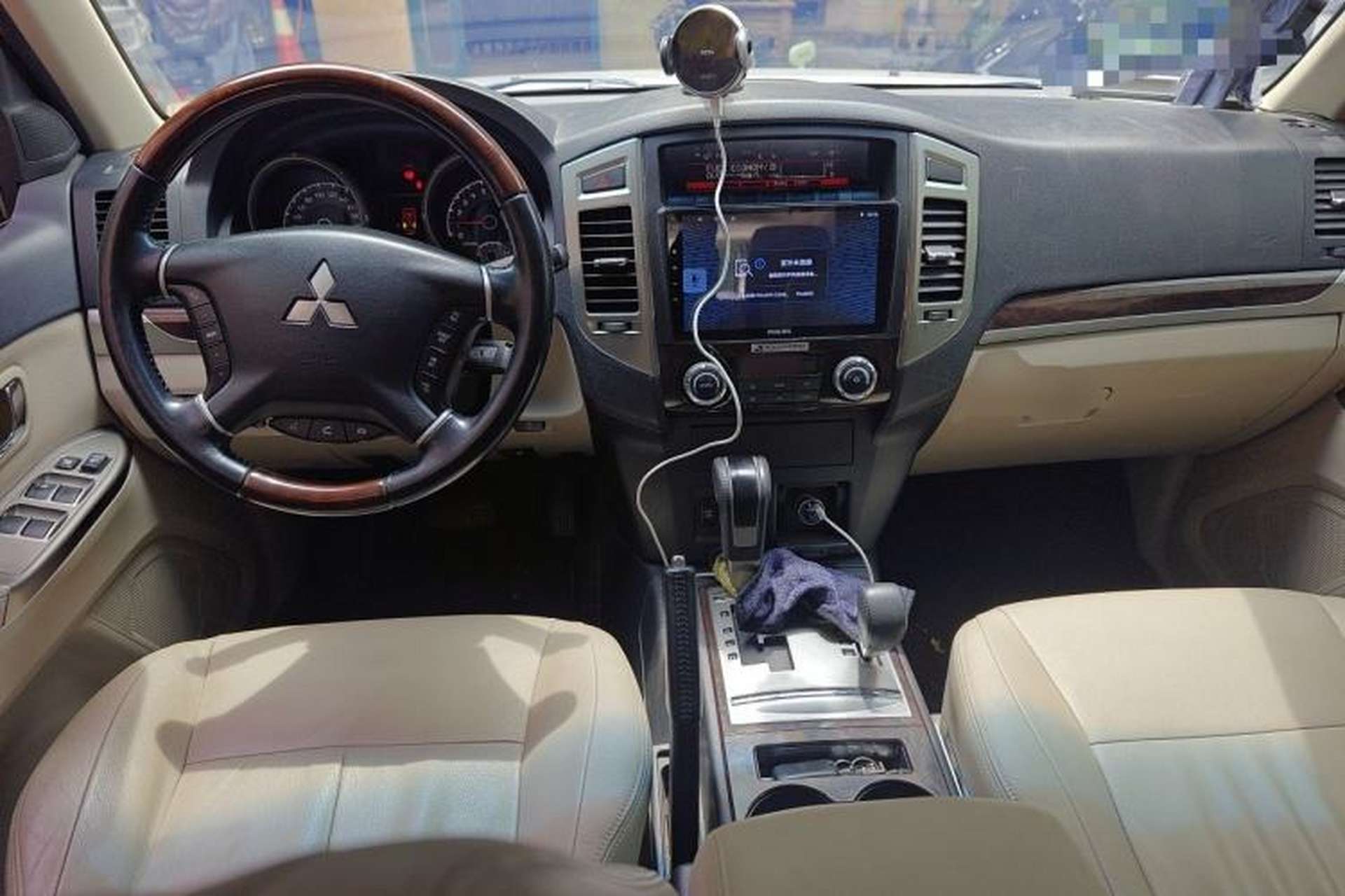 Used Mitsubishi Pajero 2018 V97 3.8L 5-Door GLS Sunroof Dual Differential – Middle East Center Console