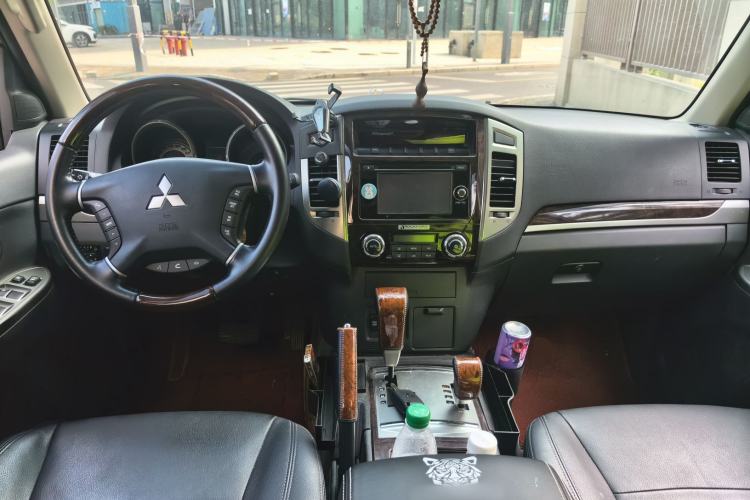 Used Mitsubishi Pajero  Center Console
