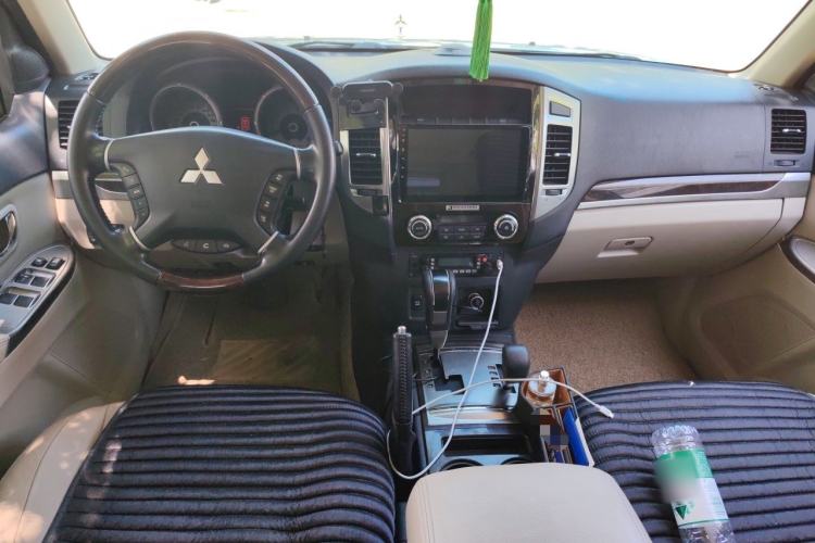 Used Mitsubishi Pajero  Center Console