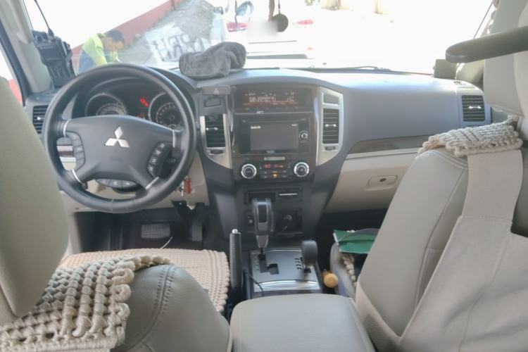 Used Mitsubishi Pajero  Center Console
