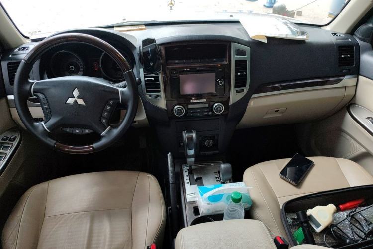 Used Mitsubishi Pajero  Center Console