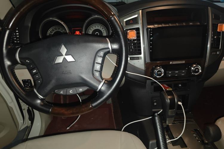 Used Mitsubishi Pajero  Center Console