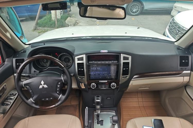 Used Mitsubishi Pajero 2018 V97 3.8L 5-Door GLS Sunroof – Middle East Center Console