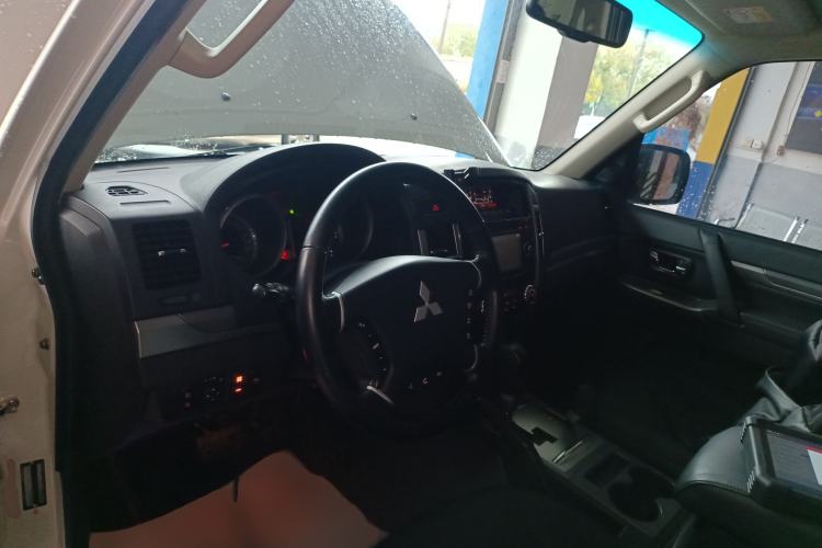 Used Mitsubishi Pajero 2018 V97 3.8L 5-Door GLS Sunroof – Middle East Center Console