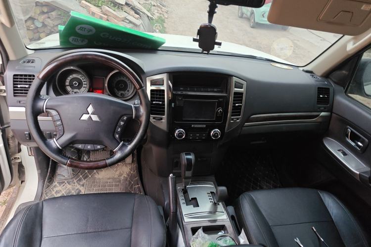Used Mitsubishi Pajero  Center Console