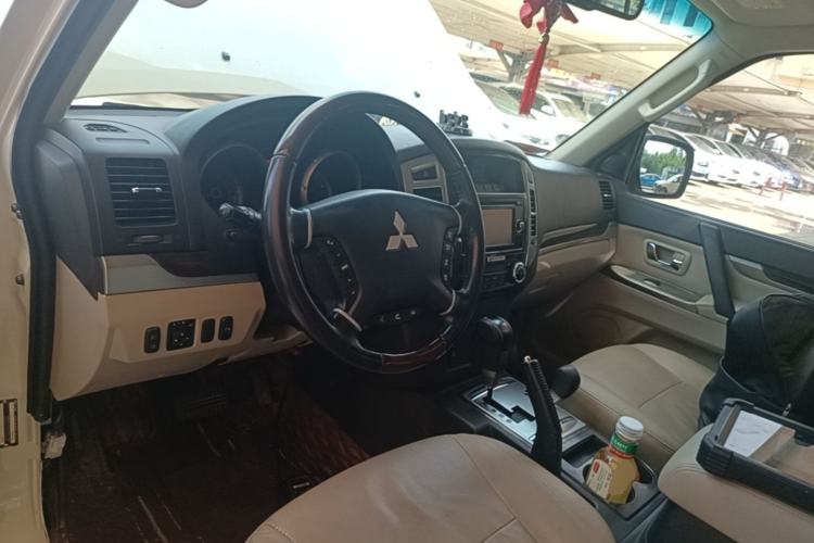 Used Mitsubishi Pajero 2018 V97 3.8L 5-Door GLS Sunroof – Middle East Center Console