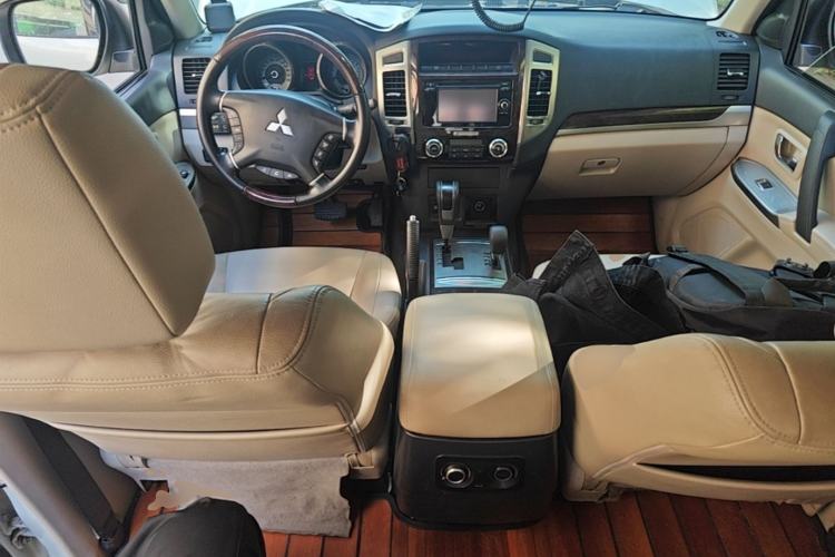 Used Mitsubishi Pajero 2018 V97 3.8L 5-Door GLS Sunroof – Middle East Center Console