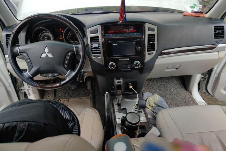 Used Mitsubishi Pajero 2018 V97 3.8L 5-Door GLS Sunroof – Middle East Center Console