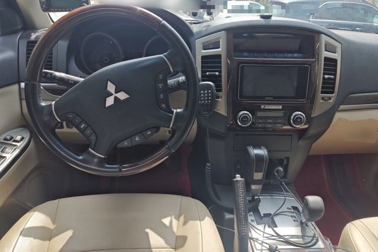 Used Mitsubishi Pajero  Center Console