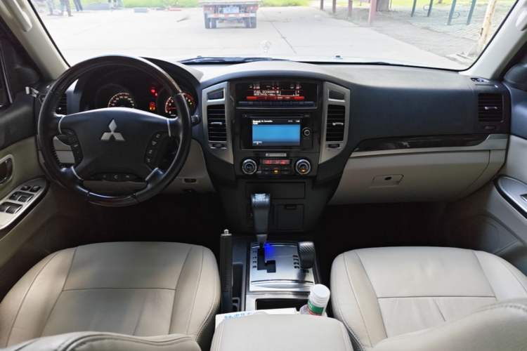 Used Mitsubishi Pajero 2018 V97 3.8L 5-Door GLS Sunroof – Middle East Center Console
