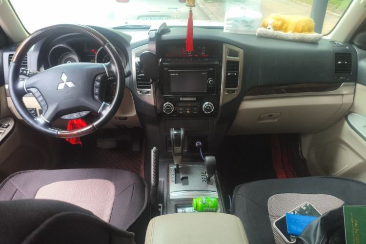 Used Mitsubishi Pajero  Center Console