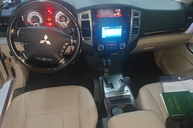 Used Mitsubishi Pajero 2018 V97 3.8L 5-Door GLS Sunroof – Middle East Center Console