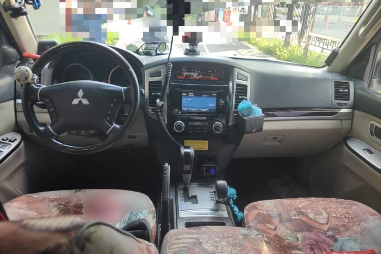 Used Mitsubishi Pajero  Center Console