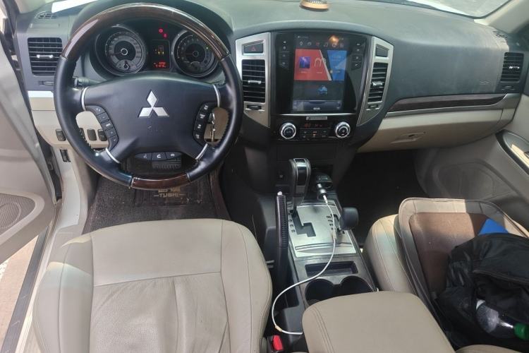 Used Mitsubishi Pajero 2018 V97 3.8L 5-Door GLS Sunroof – Middle East Center Console