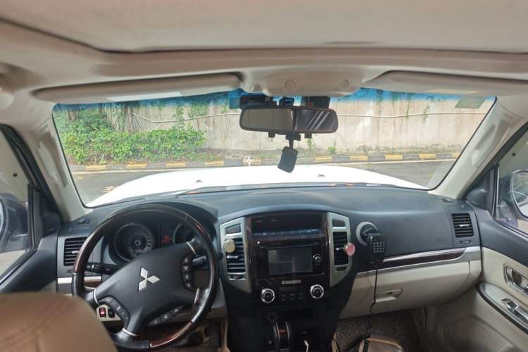 Used Mitsubishi Pajero 2018 V97 3.8L 5-Door GLS Sunroof Single-Difference Model – Middle East Center Console