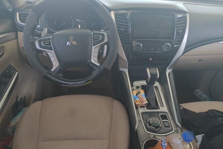 Used Mitsubishi Pajero  Center Console
