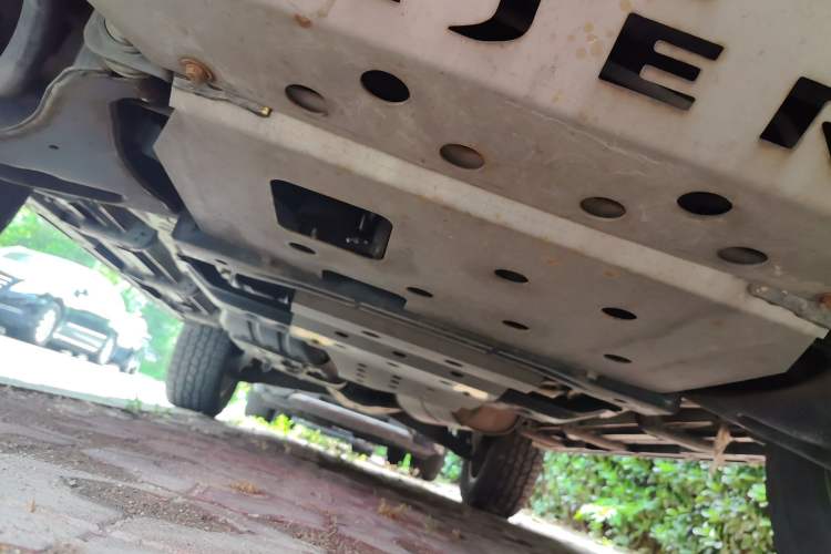 Used Mitsubishi Pajero 2018 V97 3.8L 5-Door GLS Sunroof – U.S. Specification Chassis Front