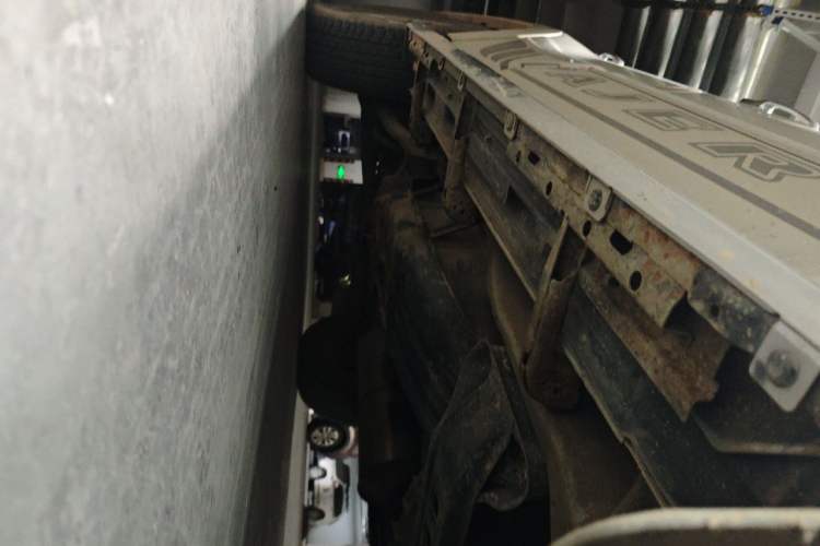 Used Mitsubishi Pajero  Chassis Front Right