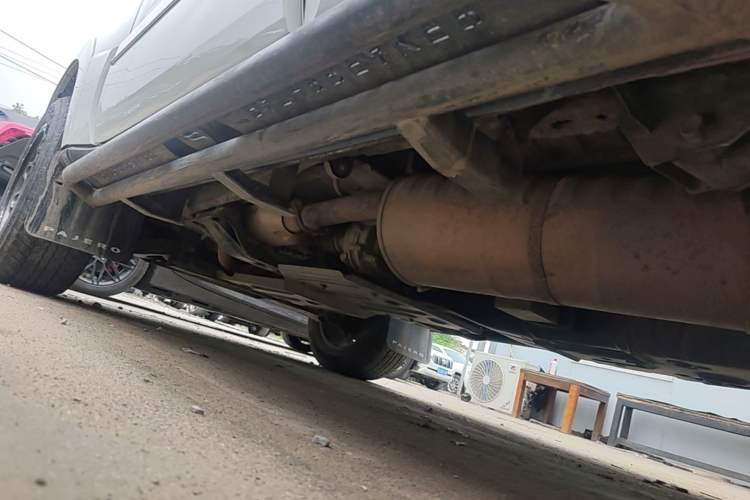 Used Mitsubishi Pajero  Chassis Rear Left