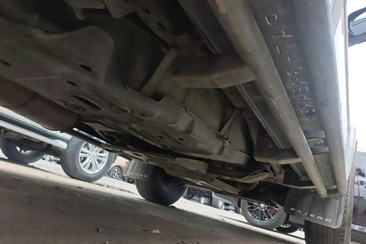 Used Mitsubishi Pajero  Chassis Rear Right