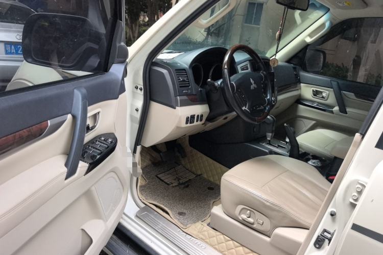 Used Mitsubishi Pajero 2018 V97 3.8L 5-Door GLS Sunroof – Middle East Driver Seat