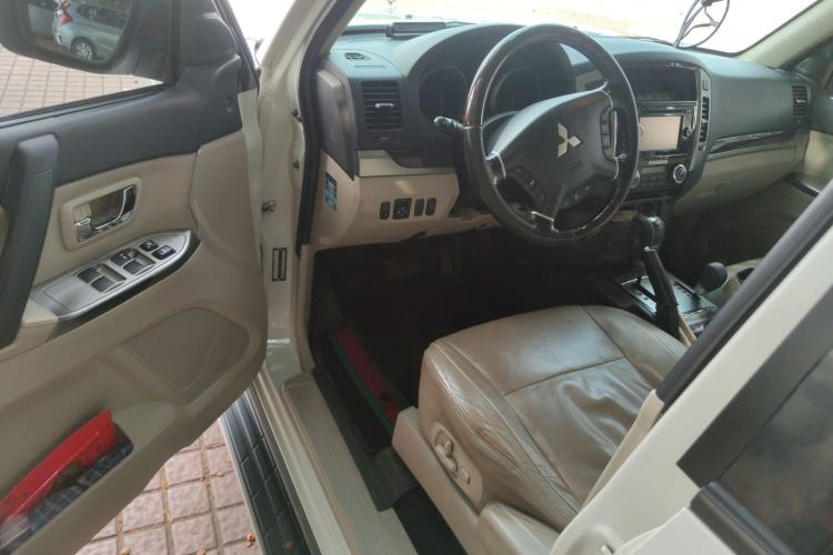 Used Mitsubishi Pajero 2018 V97 3.8L 5-Door GLS Sunroof – Middle East Driver Seat