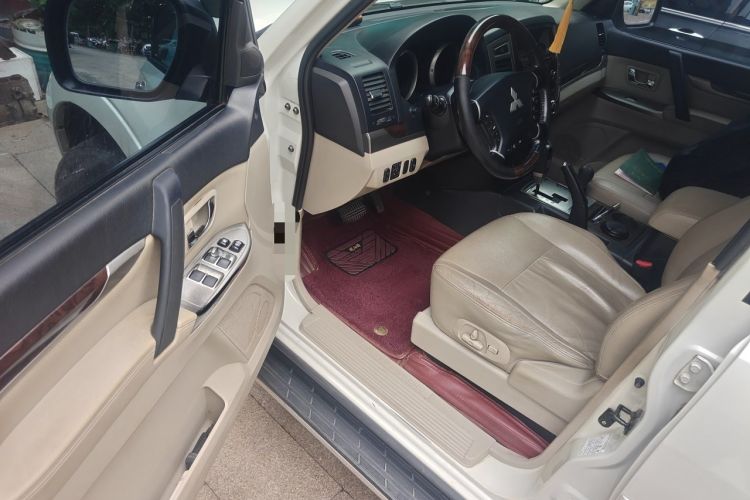 Used Mitsubishi Pajero 2018 V97 3.8L 5-Door GLS Sunroof – Middle East Driver Seat