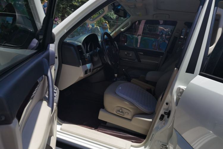 Used Mitsubishi Pajero  Driver Seat