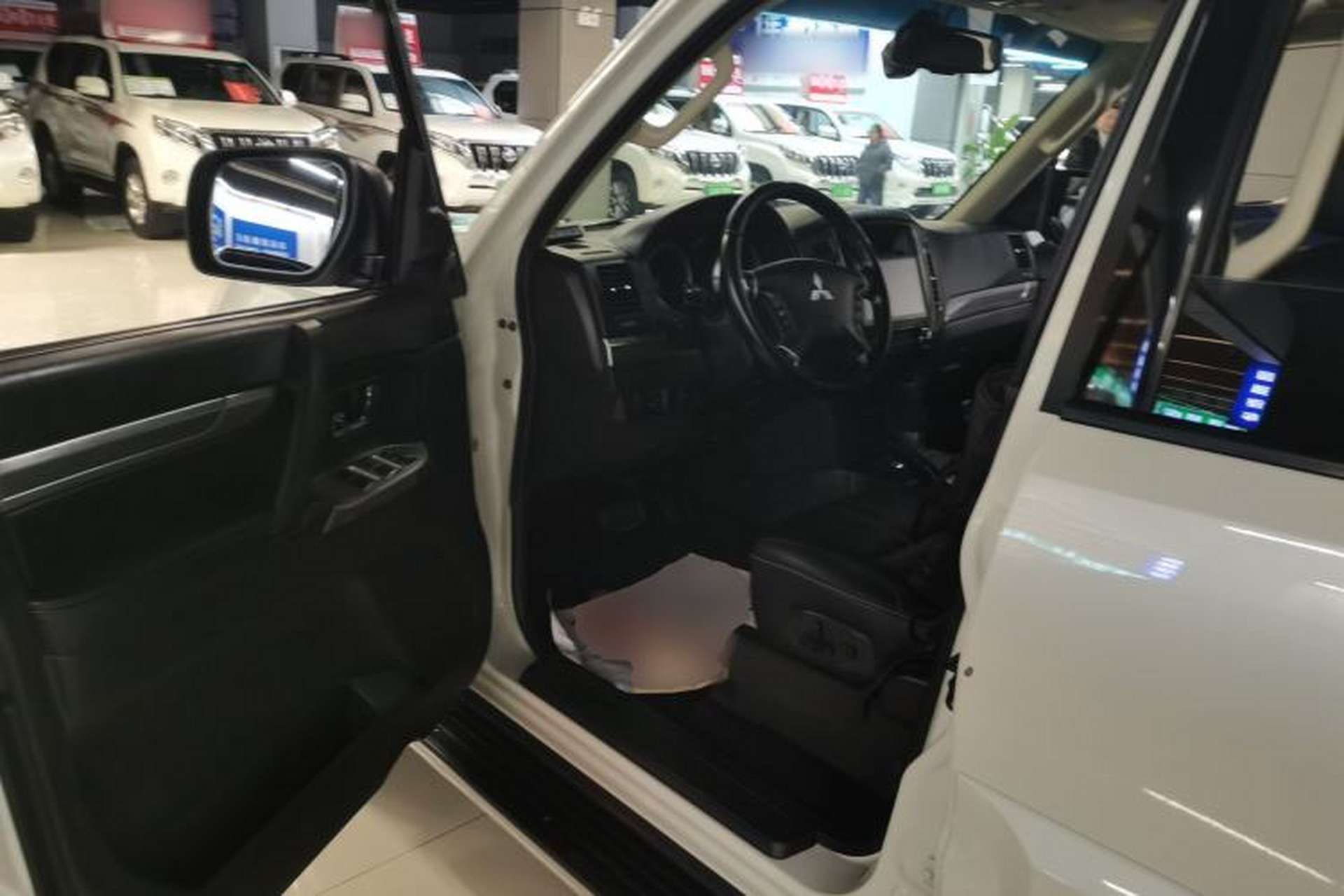 Used Mitsubishi Pajero 2018 3.0L Automatic Standard Edition Driver Seat